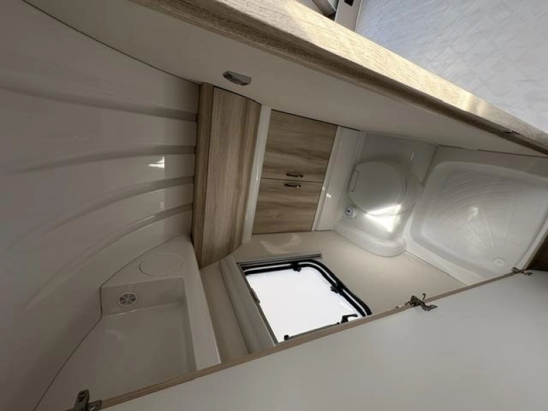 Hobby De Luxe 460 UFE Model 2027  foto: 8