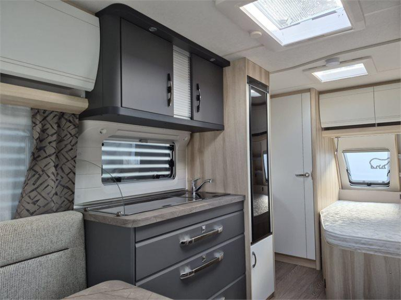 Hobby De Luxe 460 UFE  foto: 3