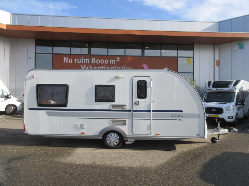 Adria Adora 492 UL MET MOVER & DAKVENTILATOR 
