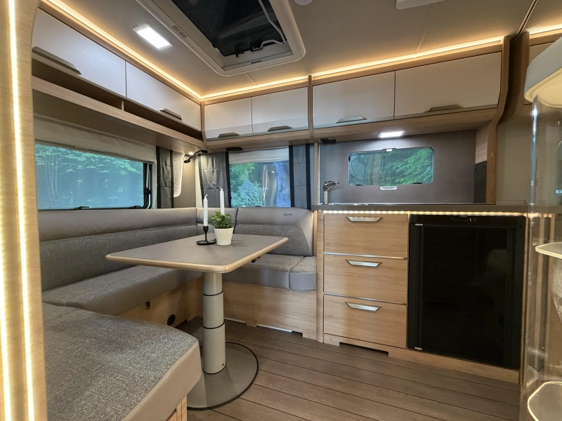 Knaus Sudwind Black Selection 450 FU dakairco / fransbed  foto: 14