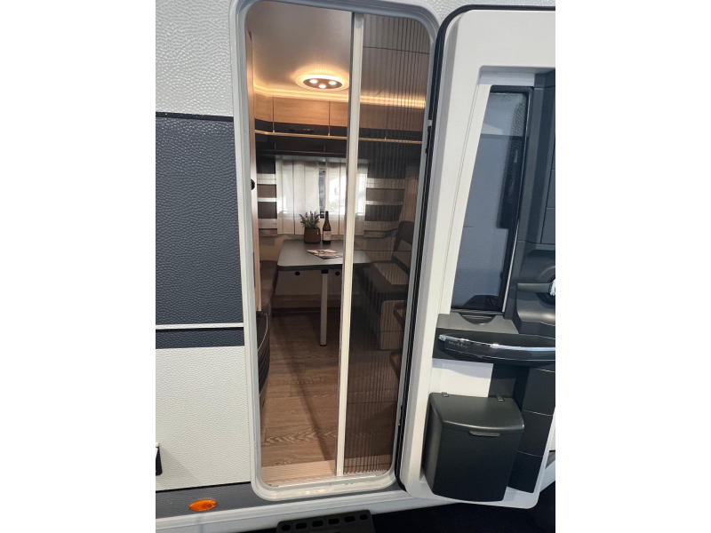 Hobby De Luxe Edition Silver 440 SF Mover, Fietsenrek, Luifel  foto: 10
