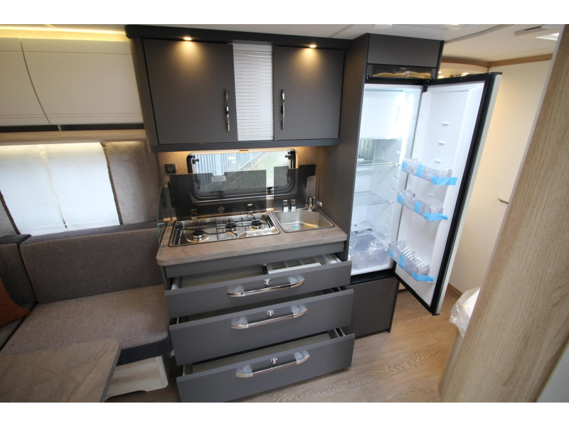 Hobby De Luxe 460 UFE Frans bed & rondzit!  foto: 13