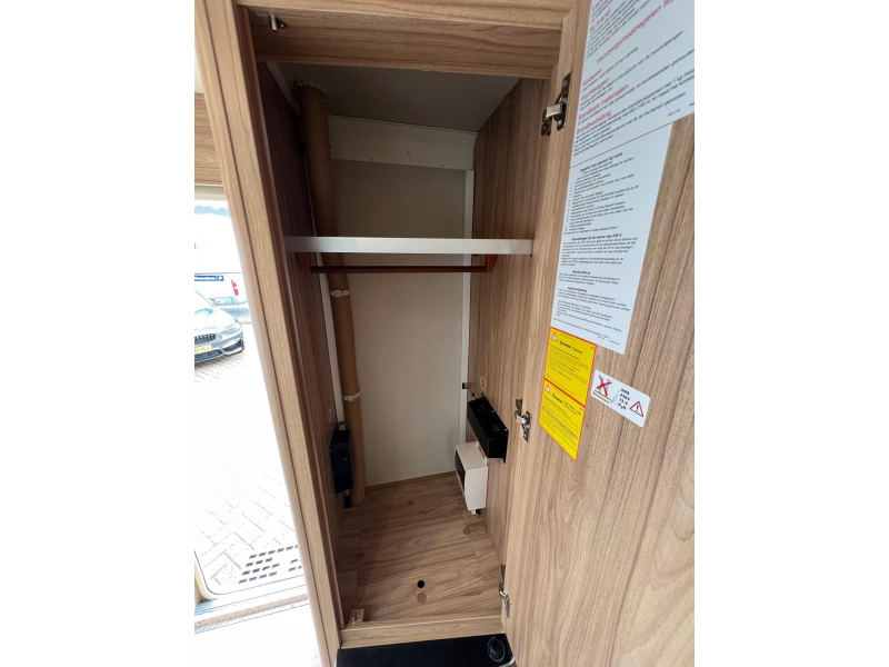 Eriba Nova Light 465 fransbed mover, luifel  foto: 20