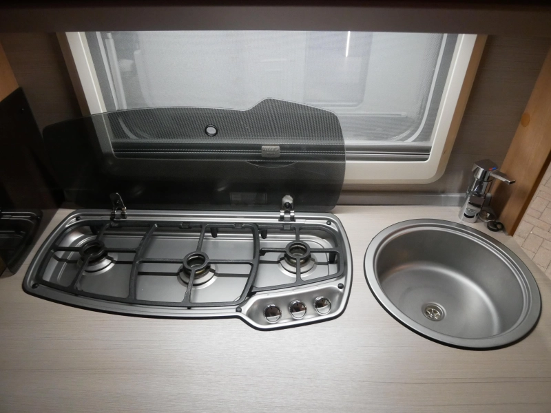 Knaus Sport 460 EU Mover levelsysteem luifel  foto: 8