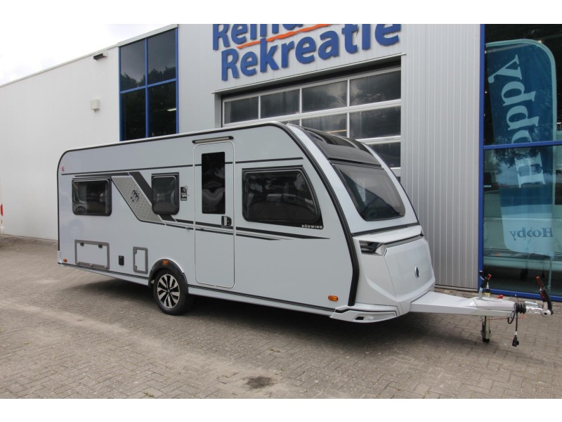 Knaus Sudwind Black Selection 540 UE Panoramaraam + Enkelbed  foto: 2