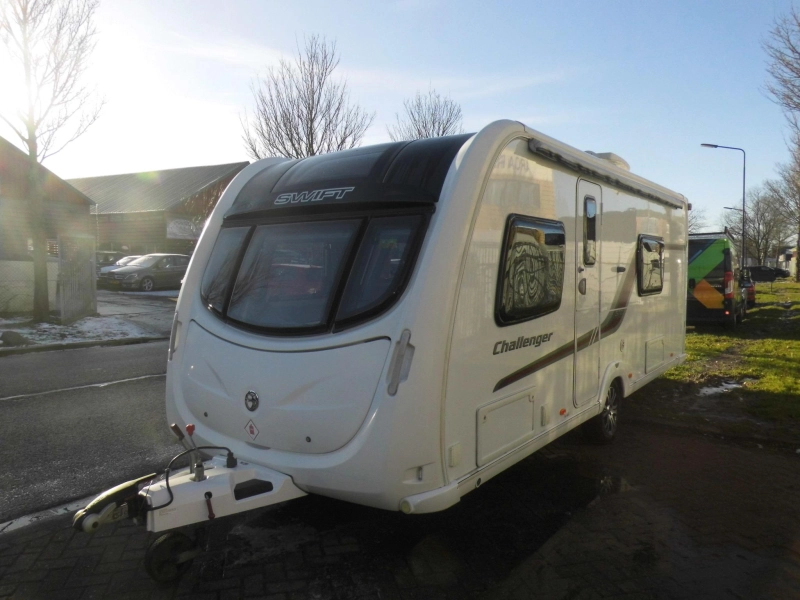 Swift Challenger 570 Sateliet, luifel en airco  foto: 2
