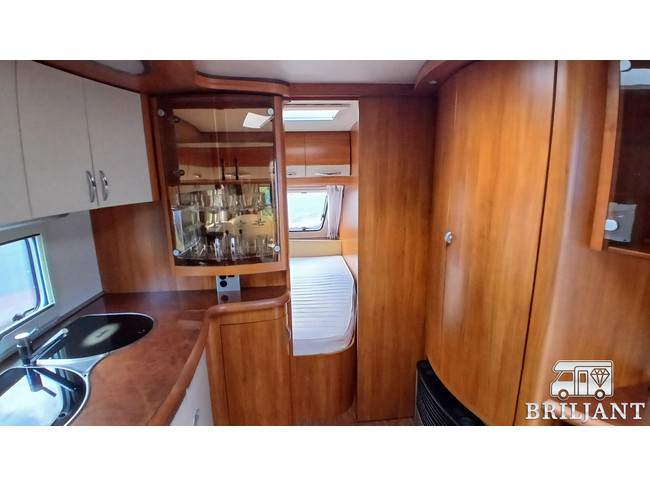Hobby 560 UFE caravan fransbed/rondzit foto: 16