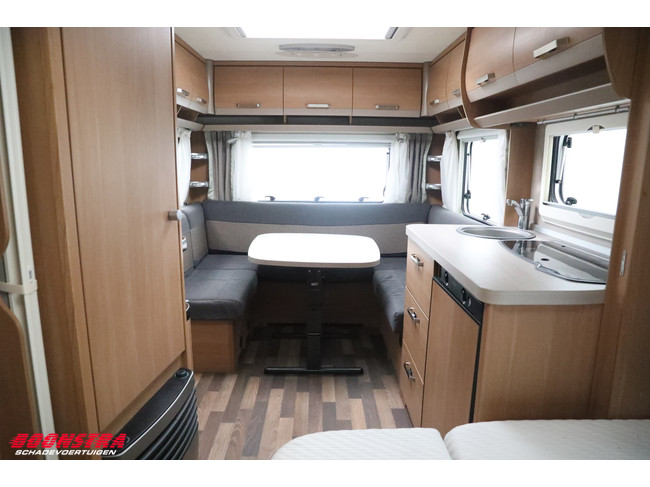 Knaus Sport 450 FU Middenkeuken Rondzit foto: 15