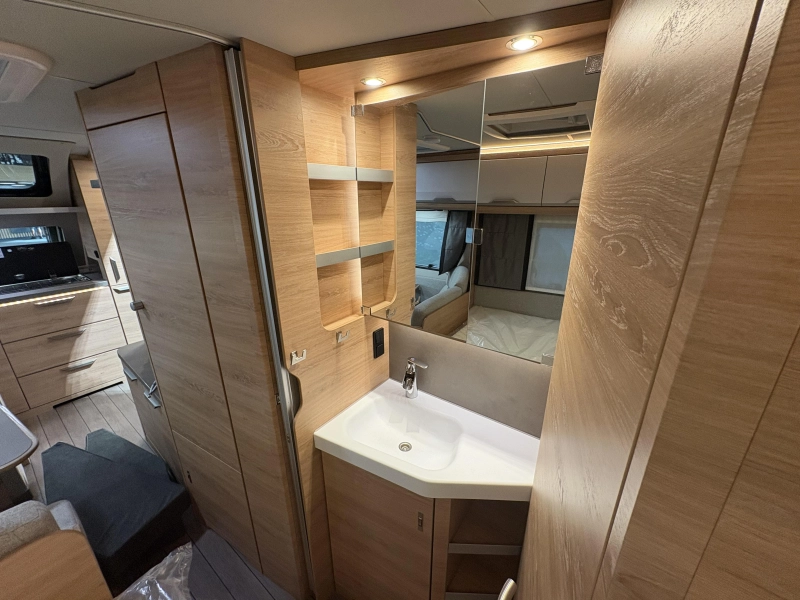 Knaus Sudwind Black Selection 500 PF kopkeuken / fransbed  foto: 14