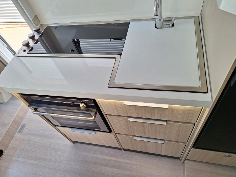 Adria Compact Supreme SC QUEENSBED+LEVELSYSTEEM  foto: 5