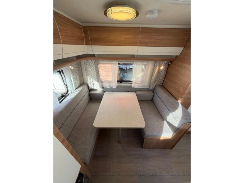 Hobby De Luxe 440 SF Incl. Airco en Voortent  foto: 21