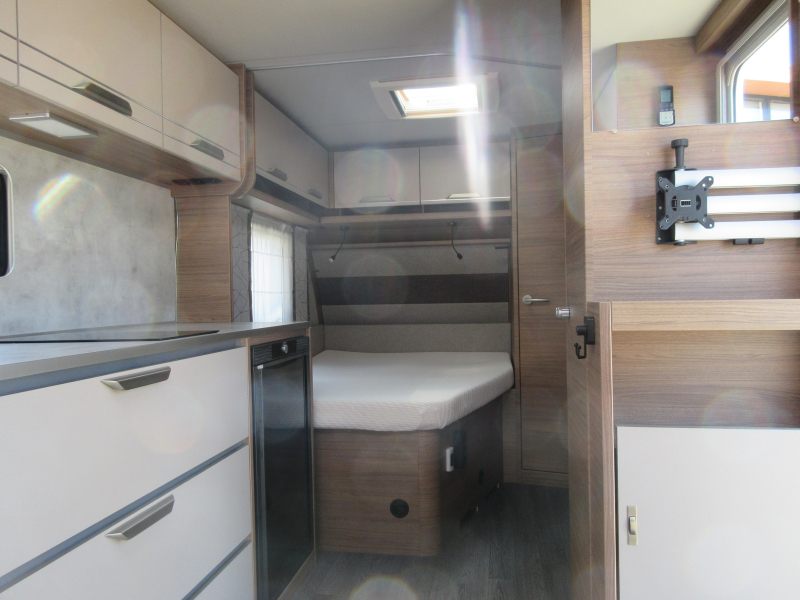 Knaus Sport E-Power Selection 500 FU ZEER COMPLEET EN FRANSBED  foto: 2