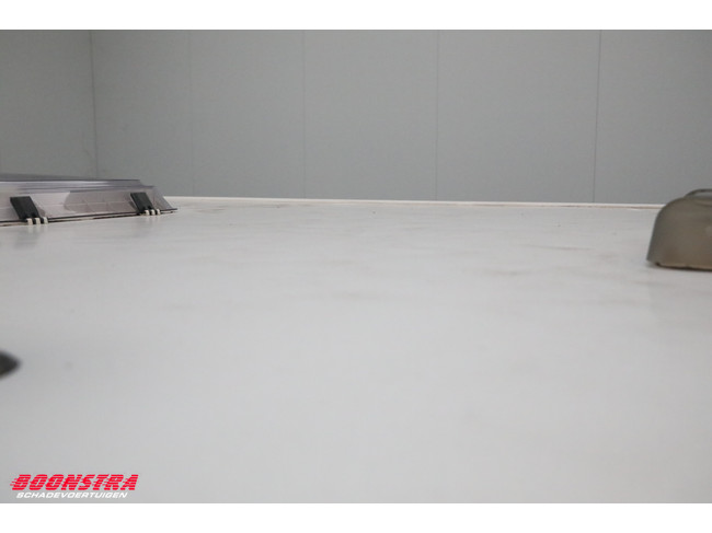 Knaus Sport 450 FU Middenkeuken Rondzit foto: 5