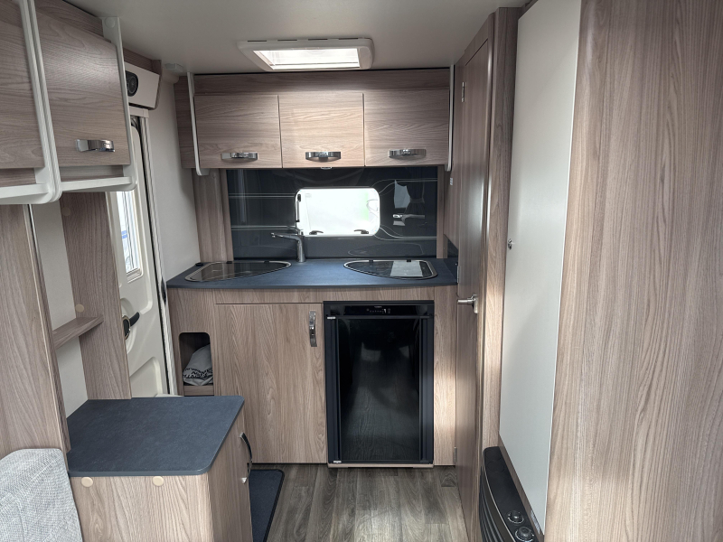 Sprite Mondial 370 EK Thule cassetteluifel 