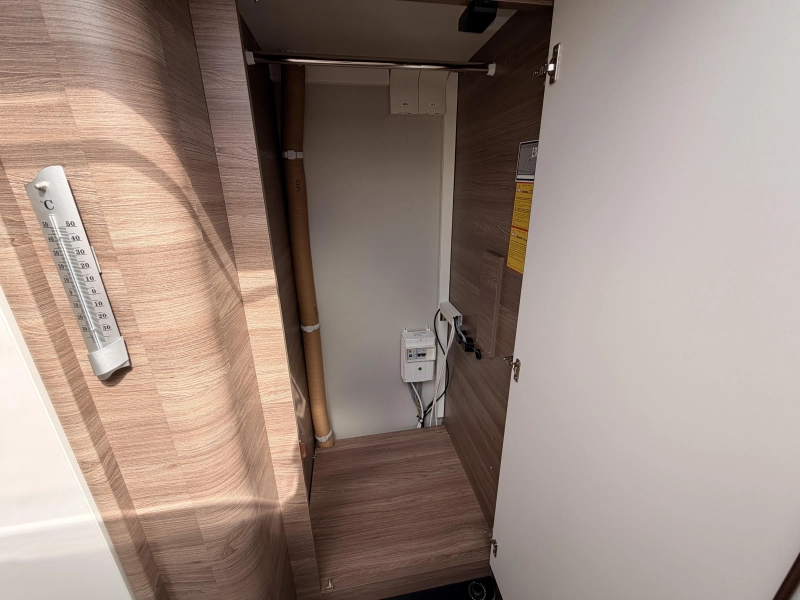 Knaus Sport Silver Selection 400 LK Voortent+Stapelbed+1300KG  foto: 10