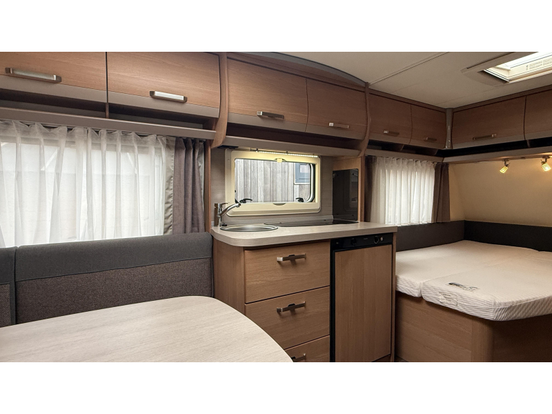 Knaus Sport 450 FU frans bed rondzit toilet  foto: 3