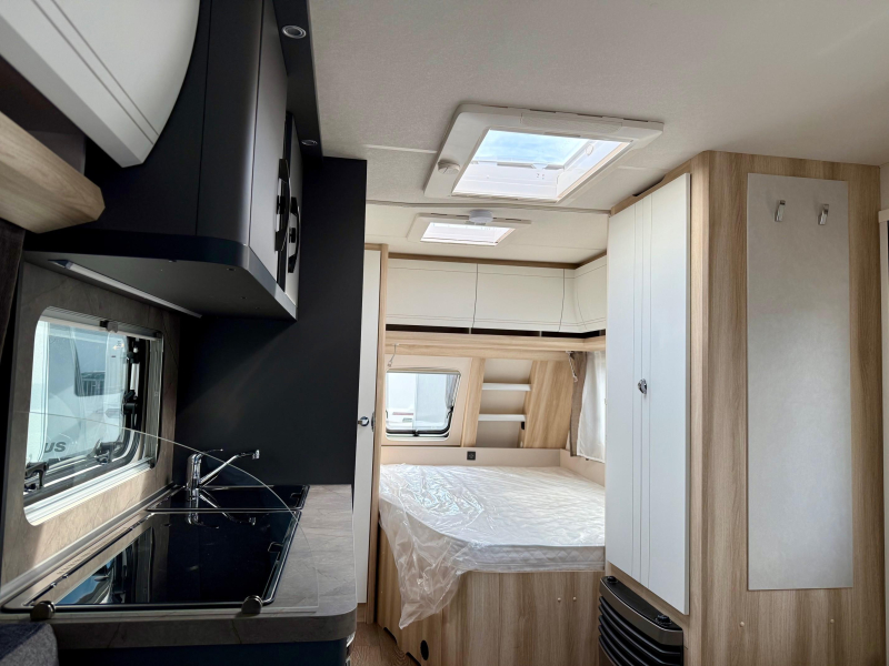 Hobby De Luxe 460 UFE Frans bed & rondzit!  foto: 5