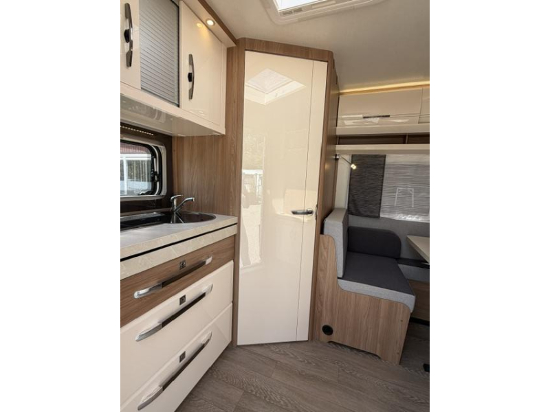 Hobby Excellent 460 SL Incl. Mover en Luifel  foto: 10