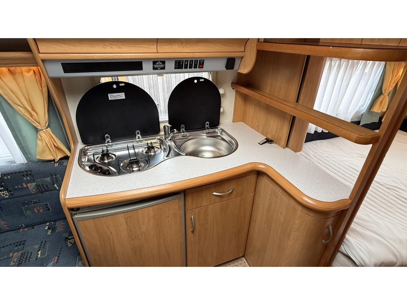 Hobby Excellent Easy 460 UFE frans bed rondzit toilet  foto: 4