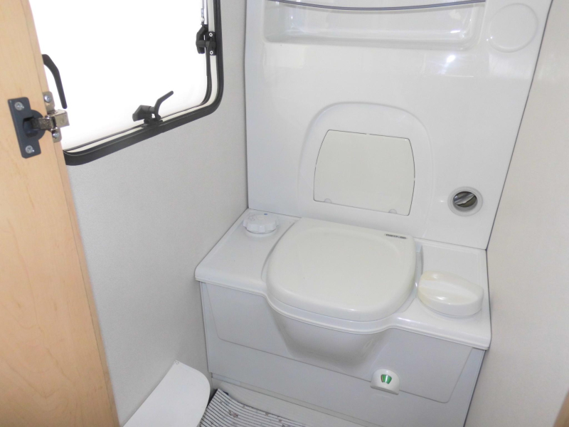Beyerland Quartz 460 LB Nieuwe voortent en mover!  foto: 7