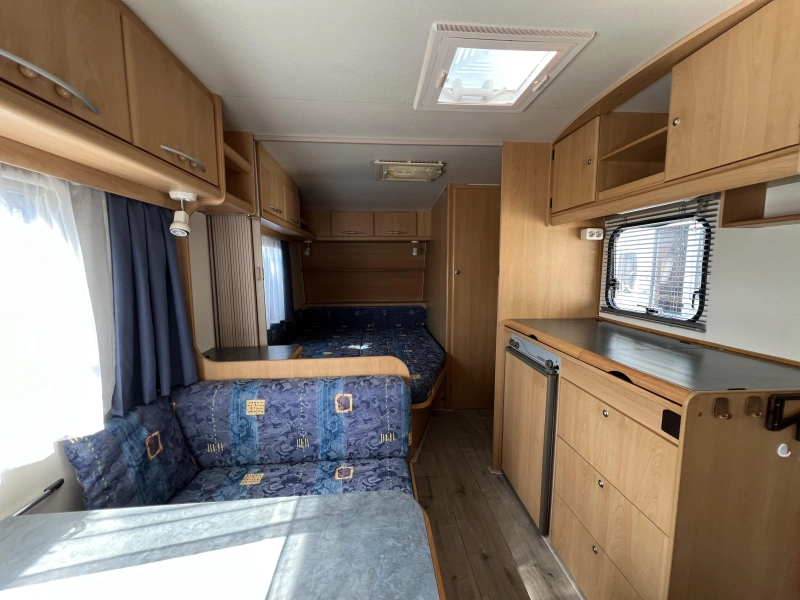 Adria Unica 432 PX voortent en luifel 