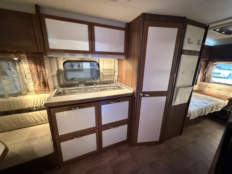 Bürstner Trecento 525 TL 2 BEDDEN RONDZIT TOPSTAAT  foto: 9