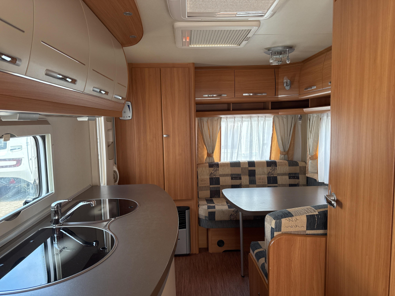 Hobby De Luxe 440 SF Airco/Mover/Voortent  foto: 8