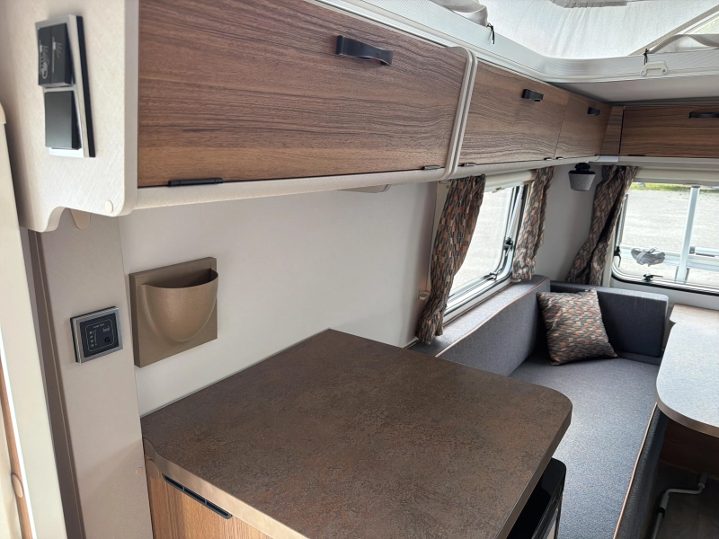 Eriba Touring 420 Legend mover luifel  foto: 7