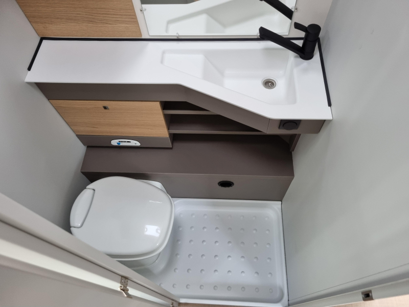 Bürstner B66 485 TS Queens bed - 1800 kg  foto: 18