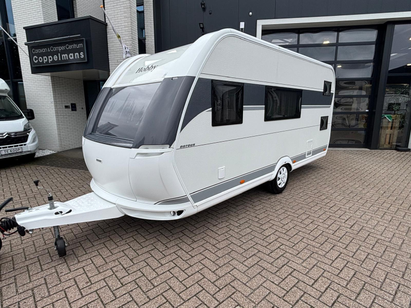 Hobby On Tour 470 KMF met voortent en stapelbed 