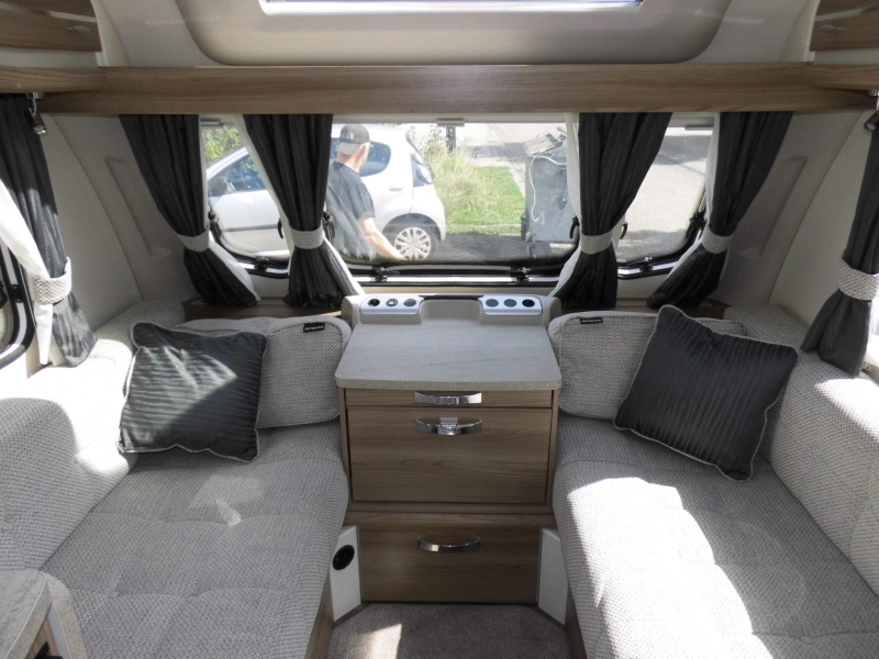Sprite Cruzer 520 SR Mover, Airco en luifel  foto: 2