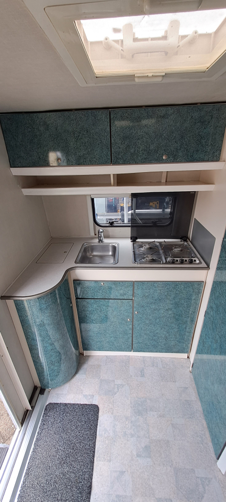 KIP HY-LINE met voortent en luifel + mover foto: 5