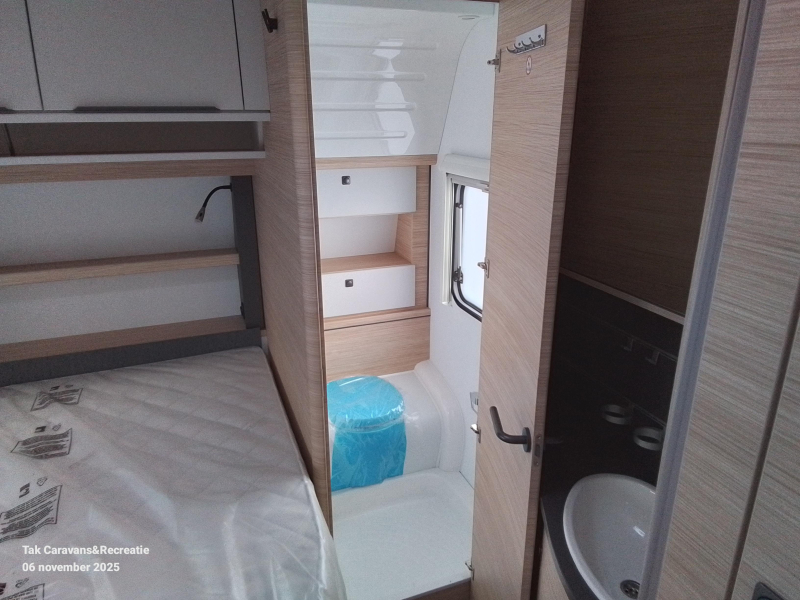 Fendt Apero 465 SFB middenkeuken en Frans bed  foto: 9