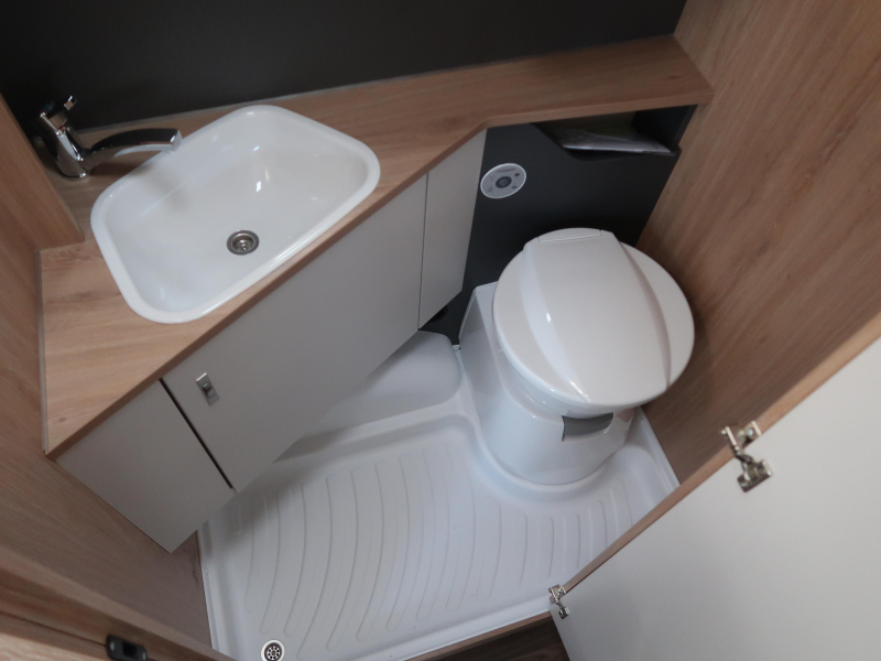 Knaus Sport 420 QD COMPACT EN GROTE KEUKEN !  foto: 16