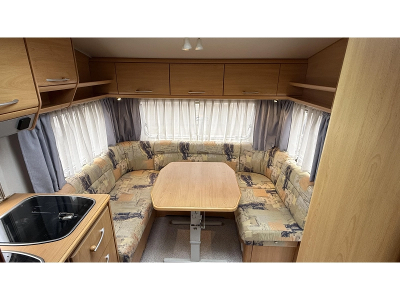 Knaus Sudwind 450 TF frans bed rondzit toilet 