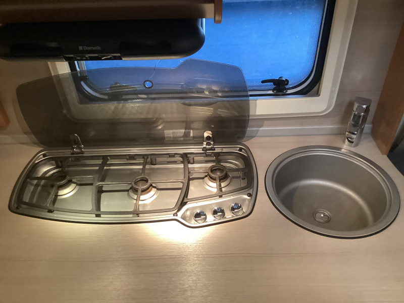 Knaus Sport 500 UF omnistor luifel  foto: 7