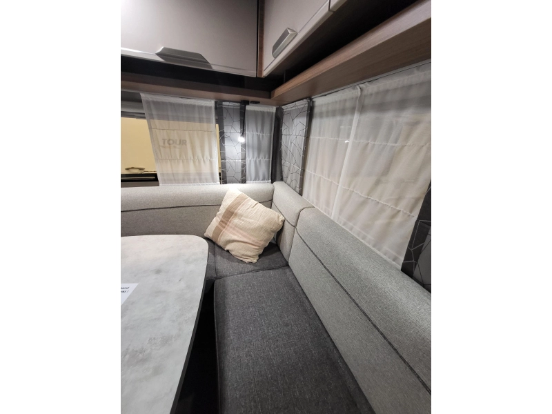 Knaus Sport 450 FU nieuwstaat  foto: 6
