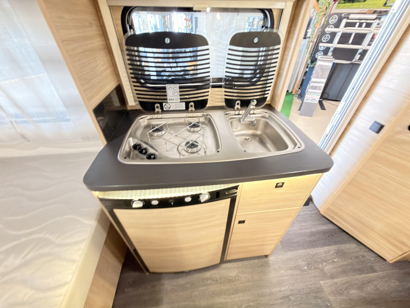 Sterckeman Easy Comfort 390 CP +mover+hordeur+1200kg  foto: 17