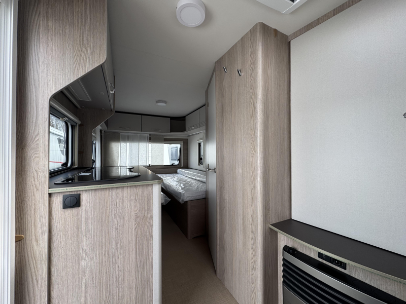 Bürstner Premio Life 480 TL Mover en Thule luifel 