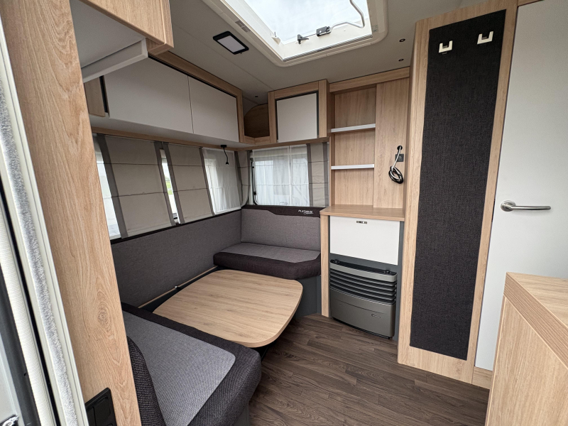 Knaus Sport Platinum 460 EU enkele bedden / dinette  foto: 4