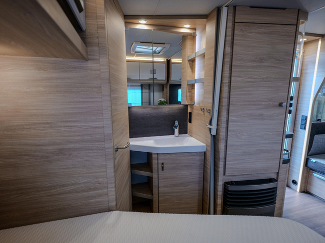Knaus Sudwind 450 FU RONDZIT, MOVER, VOORTENT foto: 15