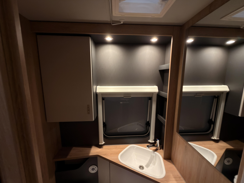 Knaus Sport Platinum 500 EU Platinum+vloer+1800KG  foto: 12