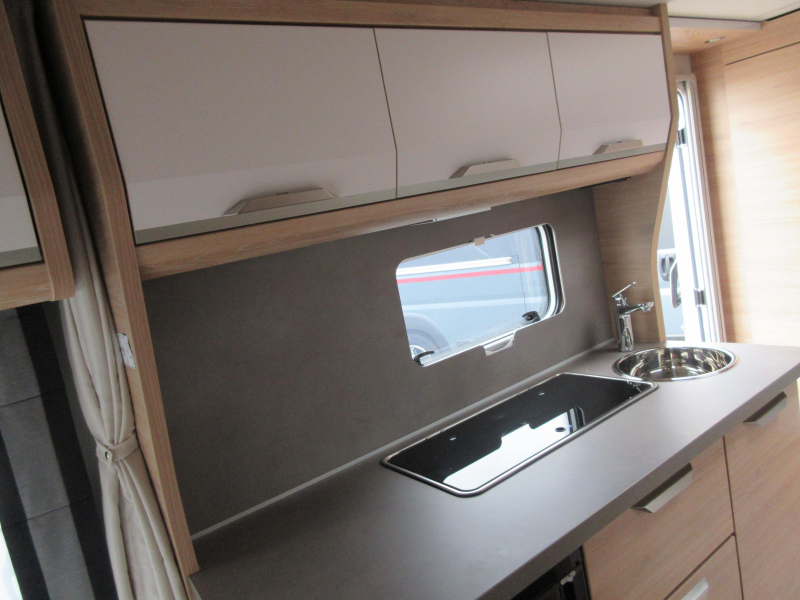 Knaus Sudwind Black Selection 420 QD COMPACT EN GROTE KEUKEN !  foto: 7