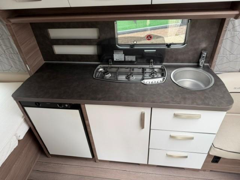 Knaus Sport Silver Selection 500 UF mover airco pano luifel  foto: 17