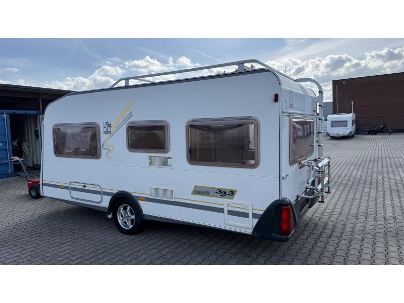 Knaus Sudwind 450 TF frans bed rondzit toilet  foto: 11
