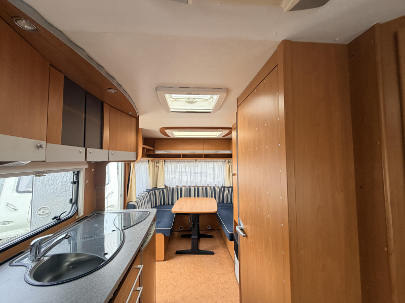 Dethleffs Camper Lifestyle 590 S Queensbed Airco tent  foto: 8