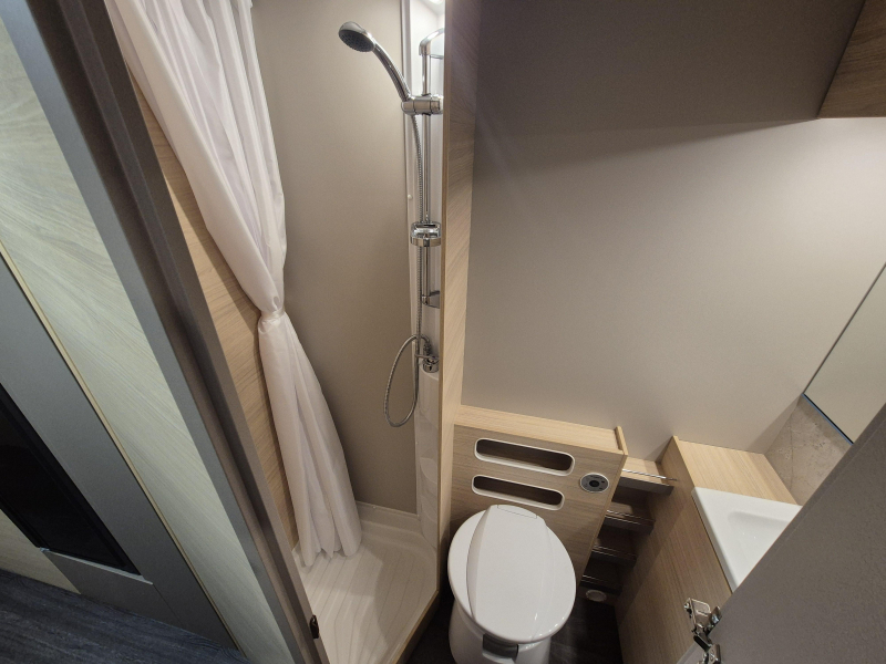 Weinsberg CaraCito 500 QDK Stapelbedden en douche!  foto: 22