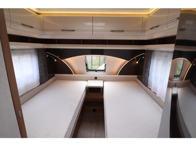 Hobby Excellent 495 UL Enkel bed/ Thule luifel foto: 7