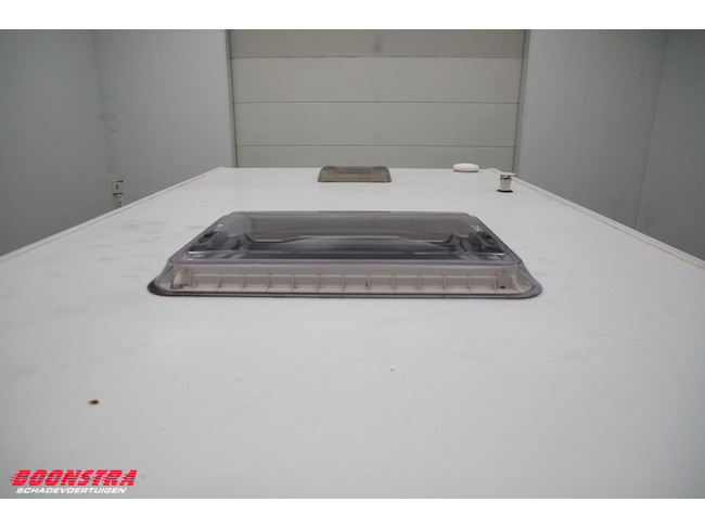 Knaus Sport 450 FU Middenkeuken Rondzit foto: 4
