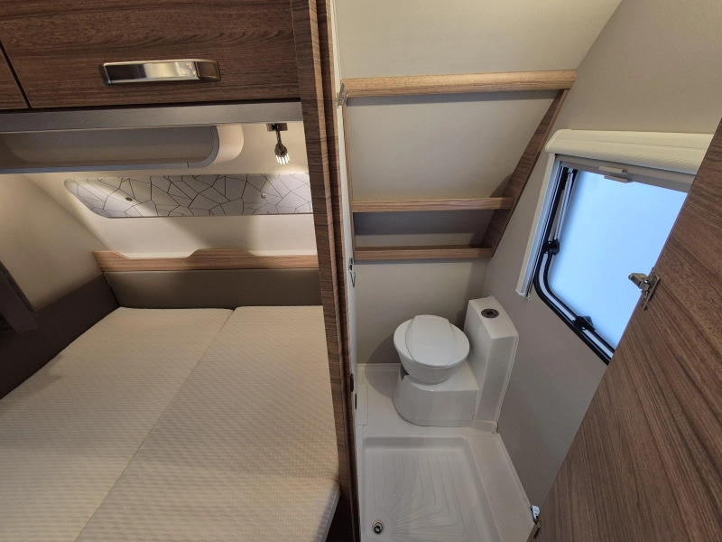 Weinsberg CaraOne Edition HOT 450 FU met Cassetteluifel!  foto: 22